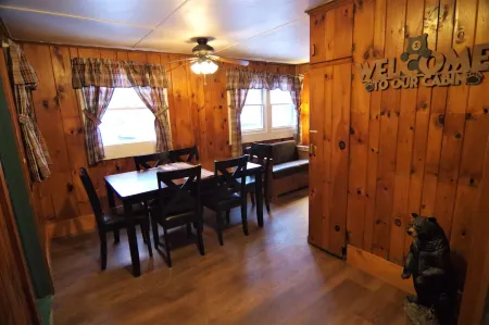 Lake George Diamond Point 3 Bed / 2 Ba two story Cabin