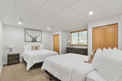 The Dells Domain 2.0 Hotels near H. H. Bennett Studio
