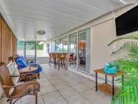 Jamaican Relaxation 3 bedrooms heated pool and unique game room Hotels in Apollo Beach