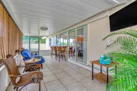 Jamaican Relaxation 3 bedrooms heated pool and unique game room