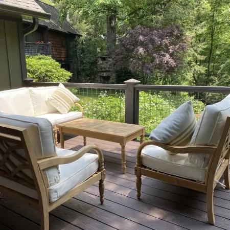Spacious Mountain Home with Creek views. Walking distance Main Street Highlands.