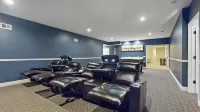 NEW Luxury Home-Heated Pool, Hot Tub, Pool House, Movie Theater & 3 Game Rooms!