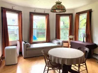 Private 1st Floor Studio in Victorian Home - Steps to LL Bean, Downtown Freeport