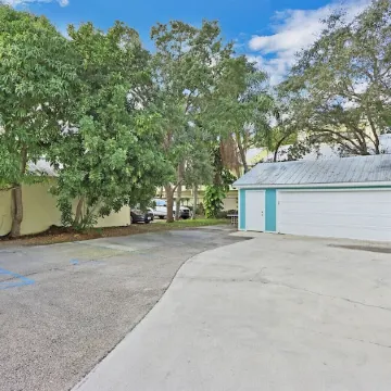 Private, charming home in downtown Stuart