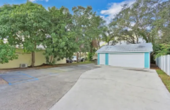 Private, charming home in downtown Stuart