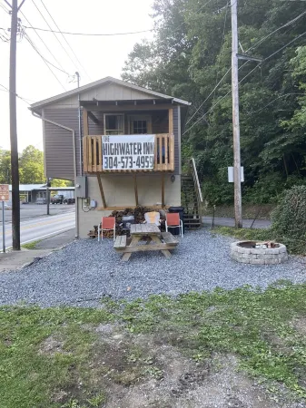 Highwater Inn Sleeps up to Ten