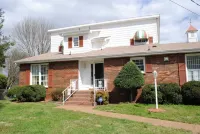 Spacious, beautifully designed, spectacular views, salt water pool.