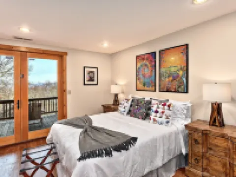 Breathtaking Mountain View Luxury AVL Cabin w/Hot Tub, Fireplaces, Hi-Speed Wifi