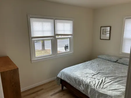 Newly renovated cottage less than two blocks from the beach