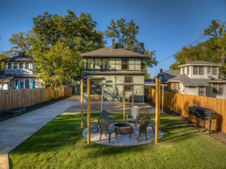 Funky Memphis Game House! FirePit, Gtd Pkg, Games!