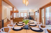 6BR Huge Family Cabin | Game Room, Modern, Views!