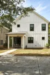 Athens Luxury - King Master ~ 3Bdrm Home ~ 1 mile to Downtown ~ Minutes to UGA Hotels in Athens