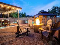 Desert Skies - Beautiful private Tucson home with great mountain views &  pool Hotels in Tanque Verde