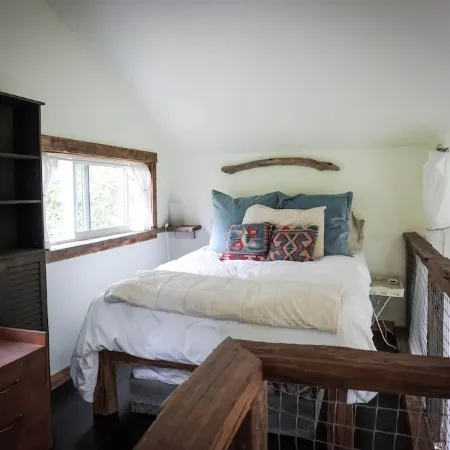 On a 40 acre estate, outdoor soaking tub,  fire pit, hammocks, pet friendly!
