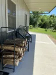 Family Retreat-fishing pond, pool table and double bunks!!