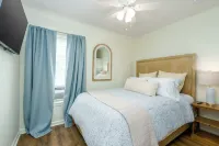 Cozy cottage with easy access to beach & restaurants- Pet Friendly!