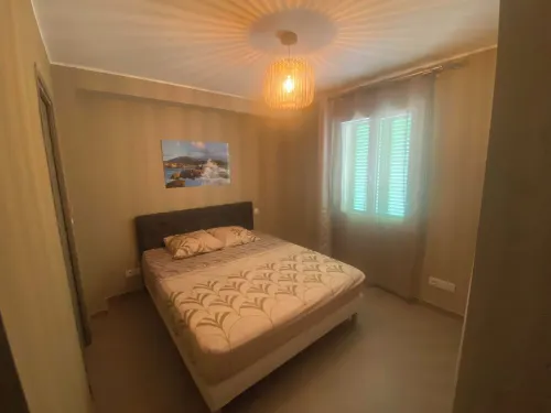 Comfortable 8-person villa with pool and sea view