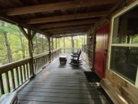 Cozy Cabin in the hills of Kentucky Lake. Family getaway or relaxing escape! Hotels in Calloway County