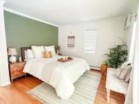 Charming 3-BR house: Lake Views, Firepit, Ping Pong, & Kayaks in Greenwood Lake