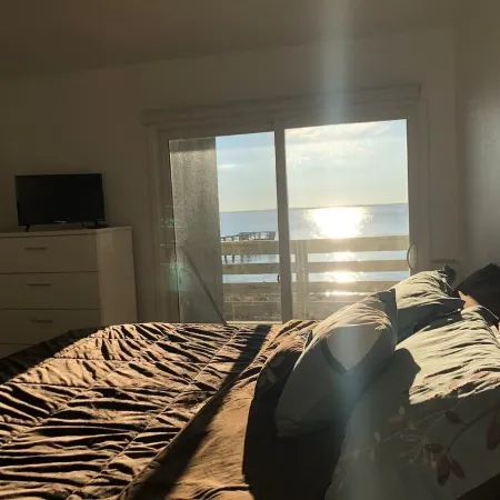 Waterfront Gorgeous Beach Home-Sunsets & Spa Bath