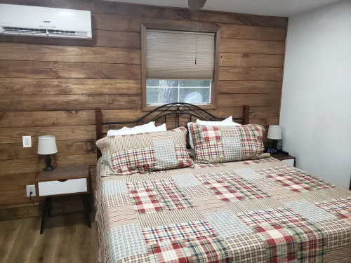 AMRock Cabin - Direct access to Ouachita National Forest and Wolf Pen Gap Polk County 호텔