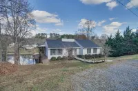 "Sunny Days"-Relaxation for All!*Wifi*4-HDTVs*Open/Cov Dock*Game Rm*Linens Incl*