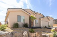 Mesquite Retreat with great patio, pool, and putting green!
