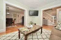 Entire House w/parking mins to Historical Boston Hotels in Everett