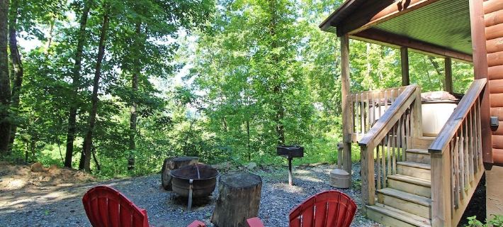Great small cabin with hot tub Hotels in Swain County