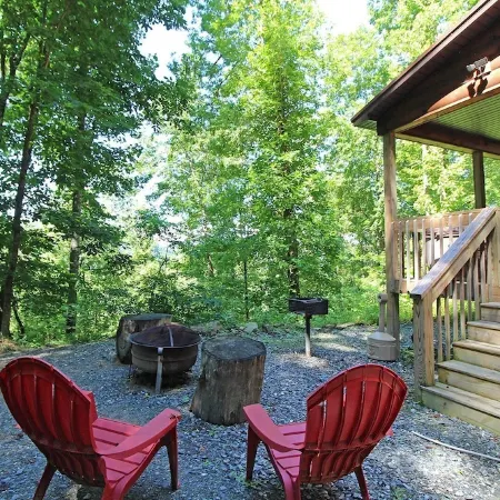 Great small cabin with hot tub