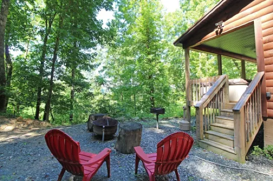 Great small cabin with hot tub