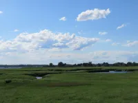 Premier, modern, fully renovated, Beach home...stroll to the beach in 3 minutes! فنادق في Hampton Beach