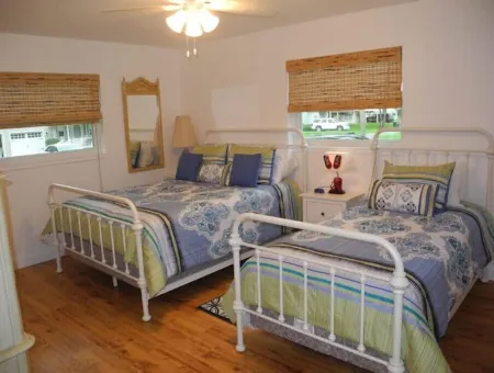 Scallop Hut - Old Homosassa Отели рядом с достопримечательностью «Парк штата Юли Шугар Милл Руинс Хисторик»