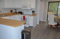 Remodeled apartment one minute to Fort Novosel gate.  Short or Long-term stays! - Wifi