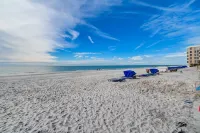 Enjoy beautiful sunsets from the top floor in this 2 bed,  2 bath condo!