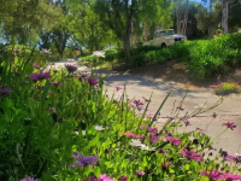 Detached guest house on private gated Spanish Estate with a pool, Temecula close フォールブルックのホテル