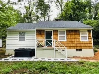 Secluded 2BR house in the trees 1mi from BHM city - sauna, hot tub, ping pong Hotels near Lawson State Community College