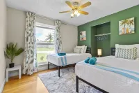 Free Heated Pool_ 3mi to Beach_W/D_ Game Room_ King Bed_ Bikes_ Lake View