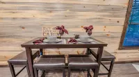 Romantic Music-Inspired Cabin with Hot Tub, Spa Bath, Outdoor TV & Fireplaces - Romantic