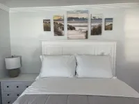 Very Cute Cottage , in Bonita- Queen Bed + 2 Rollaway Beds. Near the Beach!