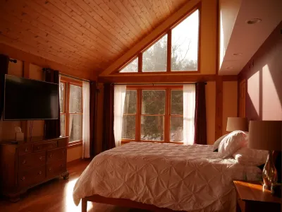 Cozy Valley View Post & Beam Villa!  호텔