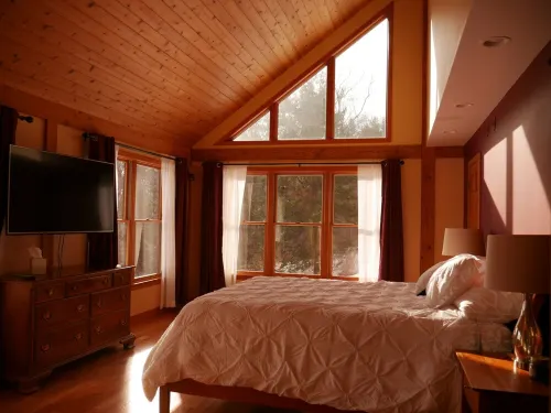 Cozy Valley View Post & Beam Villa!