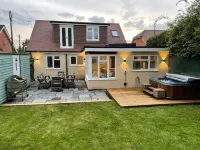 Modern cottage on edge of New Forest