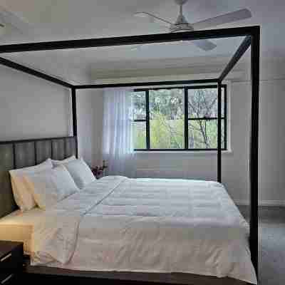 Elegant 4Br|2.5BA Home|Canberra Central| City Views Rooms