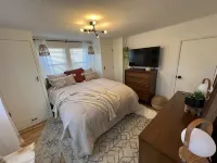 Remodeled Riverside Cottage w/sunroom, She-shed. Walk to golf, tennis, Botanica,