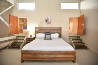 Luxury Lakeview Luxury Condo