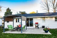 Cozy & Cheerful Home-2 Levels of Comfort!
