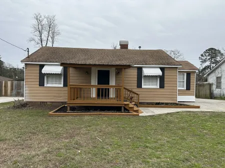 Charming 3-bedroom house in delightful Savannah, GA.