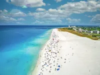 Cozy Coastal Getaway - 2 min Walk to Beach & Village, Shops & Restaurants
