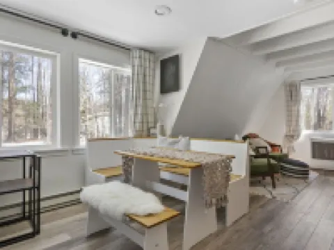 Clean+Modern Cozy A-frame Hotels in Fryeburg